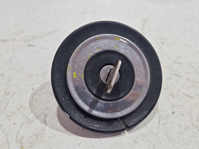 Recambio de tapa exterior combustible para peugeot 205 ii (20a/c) 1.7 diesel referencia OEM IAM 48045  