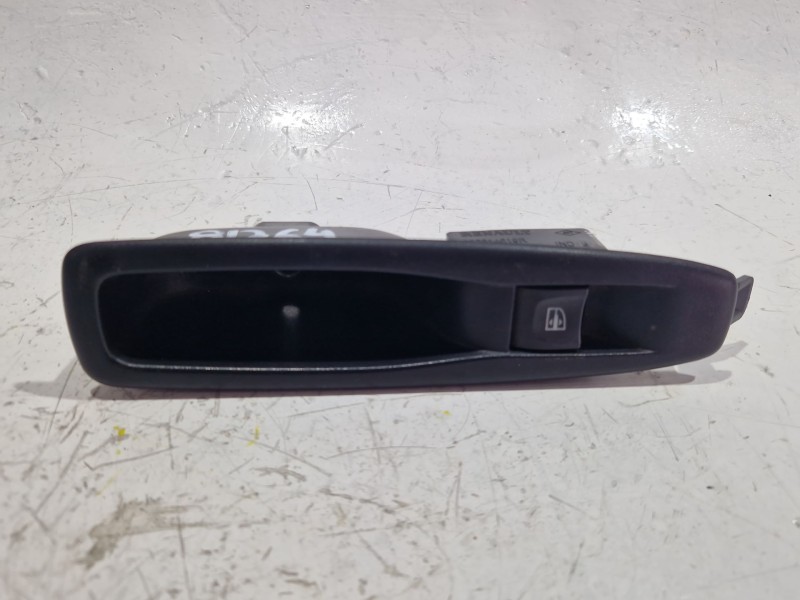 Recambio de mando elevalunas delantero derecho para renault captur 1.5 dci referencia OEM IAM 829614619R  