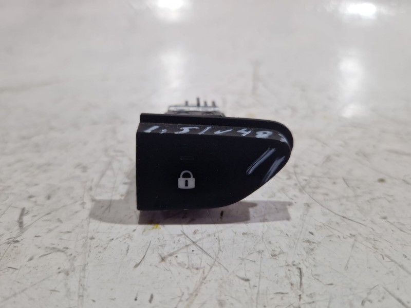 Recambio de botonera cierre centralizado para renault captur 1.5 dci referencia OEM IAM 252103678R  