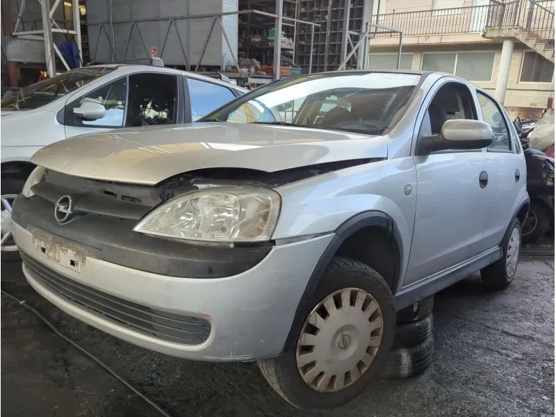 opel corsa c (x01) del año 2002