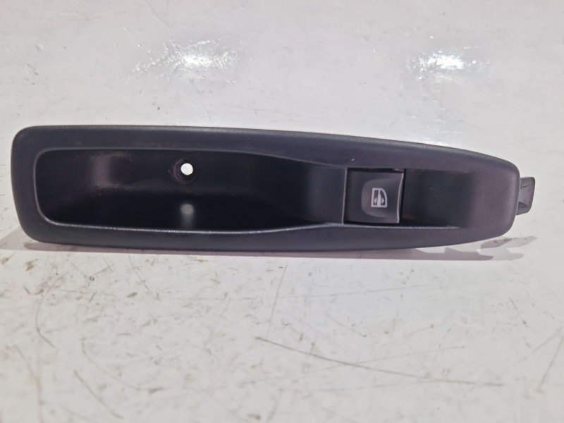 Recambio de mando elevalunas delantero derecho para renault captur 1.5 dci referencia OEM IAM 829614619R  