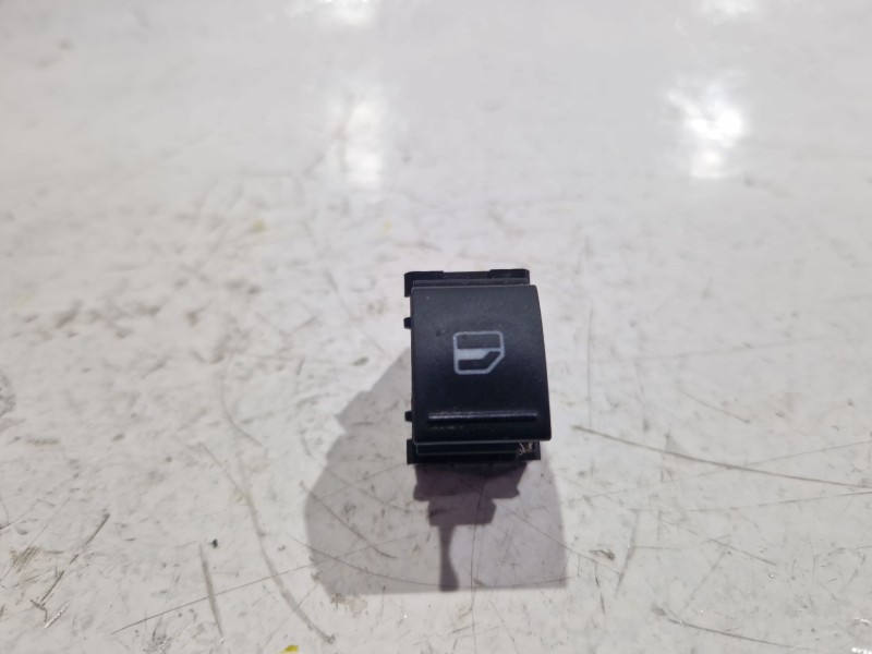 Recambio de mando elevalunas trasero derecho para volkswagen golf v (1k1) 1.9 tdi referencia OEM IAM   