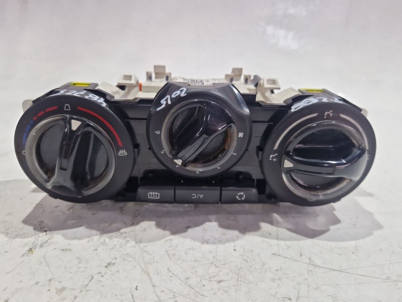 Recambio de mando climatizador para peugeot 208 1.4 hdi 68cv? referencia OEM IAM 96722483  