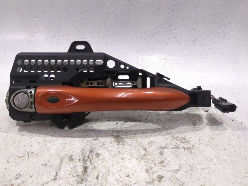Recambio de maneta exterior delantera izquierda para renault captur 1.5 dci referencia OEM IAM 242889  