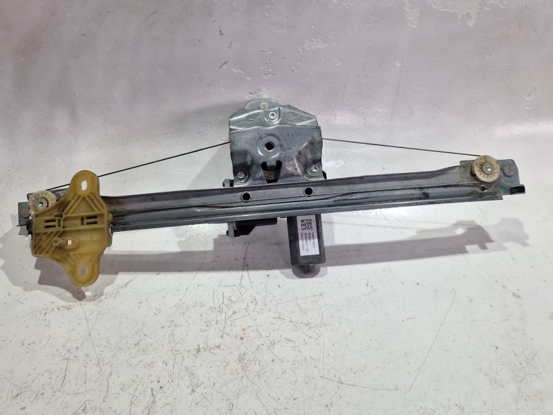 Recambio de mecanismo elevalunas delantero derecho para renault captur 1.5 dci referencia OEM IAM 9030299C  