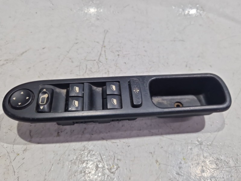 Recambio de mando elevalunas delantero izquierdo para peugeot 307 (3a/c) 2.0 hdi 110 referencia OEM IAM 53269704  