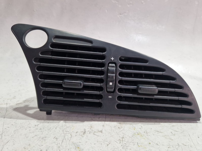 Recambio de aireador central para citroën xsara 2.0 hdi referencia OEM IAM 9637241577  
