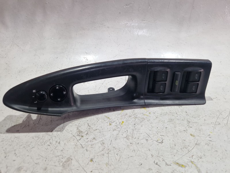 Recambio de mando elevalunas delantero izquierdo para audi a4 b5 (8d2) 2.5 tdi referencia OEM IAM   