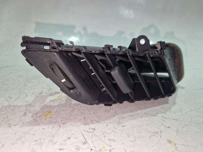 Recambio de aireador derecho para ford fiesta vi (cb1, ccn) 1.25 referencia OEM IAM 06776  