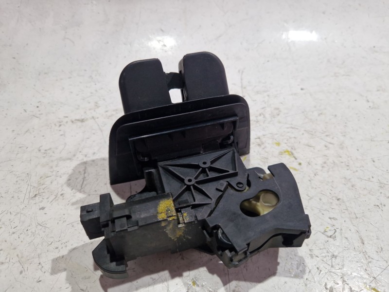 Recambio de cerradura porton para audi a3 sportback (8pa) 2.0 tdi 16v referencia OEM IAM 8P4827505B  