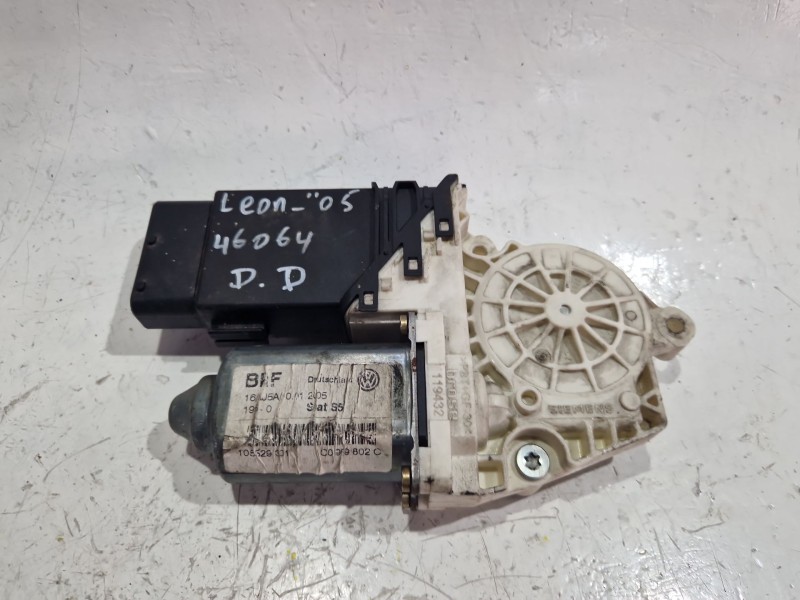 Recambio de motor elevalunas delantero derecho para seat leon (1m1)(11.1999) tdi referencia OEM IAM 105529301  