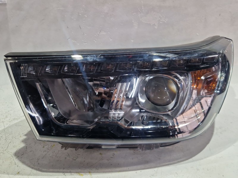 Recambio de faro delantero izquierdo para ssangyong tivoli 1.6 xdi 160 referencia OEM IAM 8310135300  