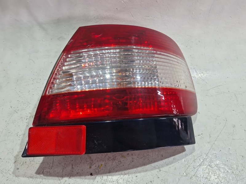 Recambio de piloto trasero derecho para audi a4 b5 (8d2) 2.5 tdi referencia OEM IAM 02176570  