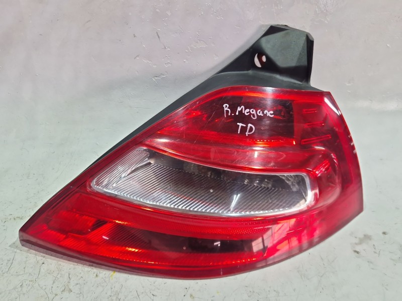 Recambio de piloto trasero derecho para renault megane scénic (ja0/1_) 1.9 dti (ja0n) referencia OEM IAM 8200413216  