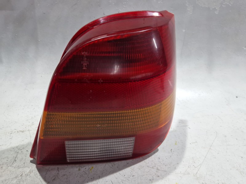 Recambio de piloto trasero derecho para ford fiesta iii (gfj) 1.1 referencia OEM IAM  63220 