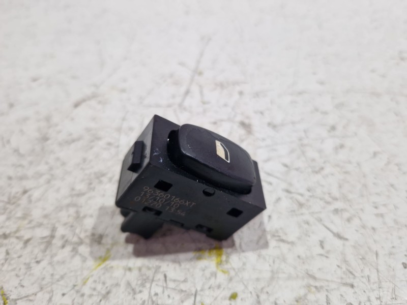 Recambio de mando elevalunas delantero derecho para peugeot 407 sw (6e_, 6d_) 2.0 hdi 135 referencia OEM IAM   