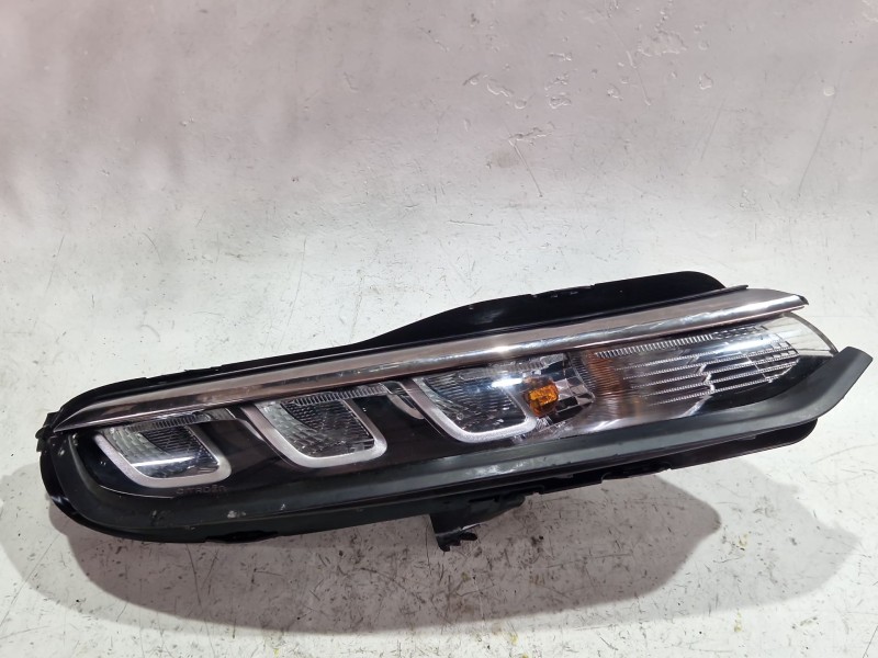 Recambio de faro antiniebla derecho para citroën c3 iii (sx) 1.2 puretech 82 referencia OEM IAM 9833480480  