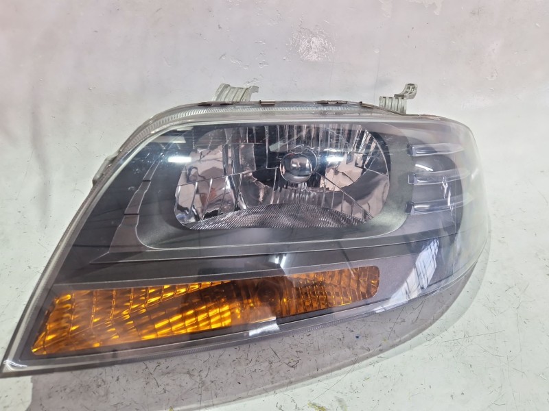 Recambio de faro delantero izquierdo para chevrolet kalos 1.2 referencia OEM IAM E138424  