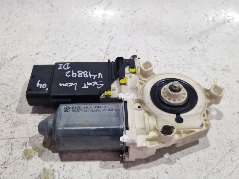 Recambio de motor elevalunas delantero izquierdo para seat leon (1m1) 1.9 tdi referencia OEM IAM 9776105402301  