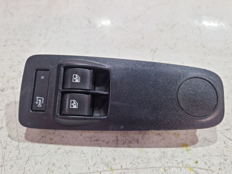 Recambio de mando elevalunas delantero izquierdo para fiat ducato furgoneta (250_) 130 multijet 2,3 d referencia OEM IAM 0735532