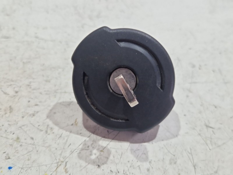 Recambio de tapa exterior combustible para peugeot 308 i (4a_, 4c_) 1.6 hdi referencia OEM IAM 10014390100  