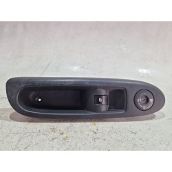 Recambio de mando elevalunas delantero derecho para renault clio ii fase i (b/cb0)(1998) 1.1 75 cv referencia OEM IAM 8200084005