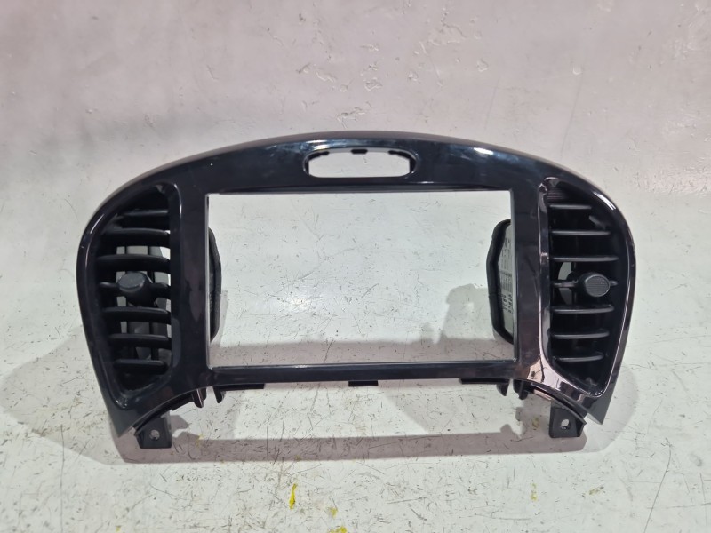 Recambio de aireador central para nissan juke (f15) 1.5 dci referencia OEM IAM 687501kE0A  