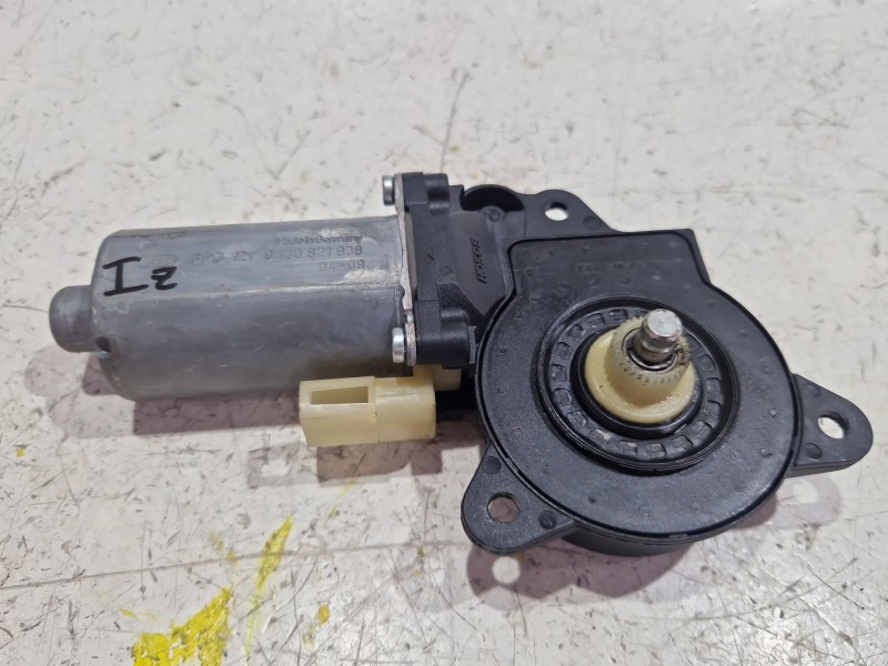Recambio de motor elevalunas delantero izquierdo para ford fusion (ju_) 1.4 tdci referencia OEM IAM 0130821938  