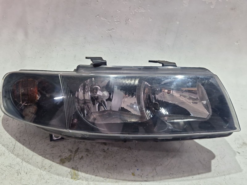 Recambio de faro delantero derecho para seat leon (1m1) 1.9 tdi referencia OEM IAM 1M1941016  