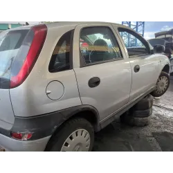 opel corsa c (x01) del año 2002