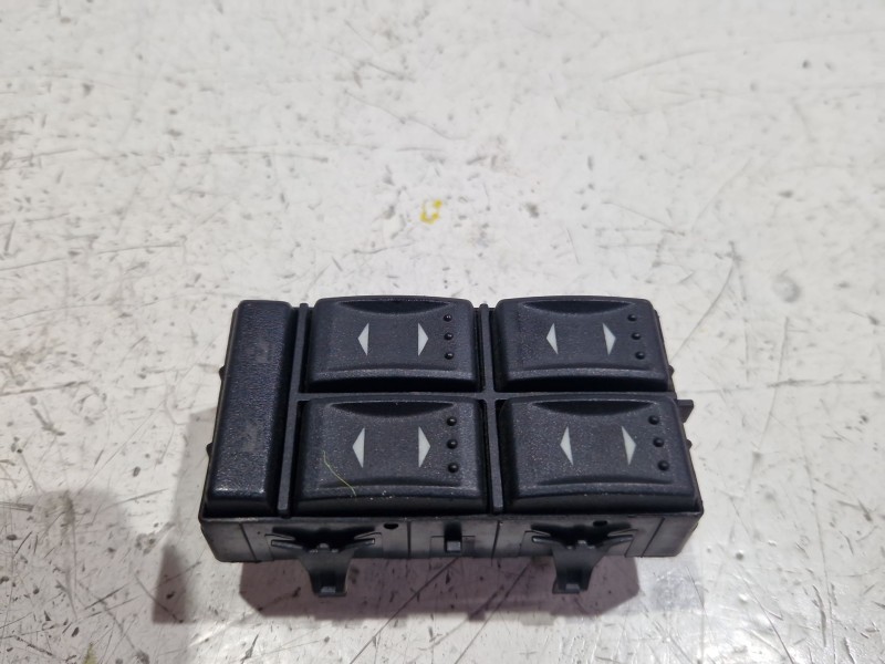 Recambio de mando elevalunas delantero izquierdo para ford mondeo iii (b5y) 2.0 tdci referencia OEM IAM 03163453  