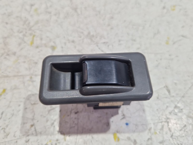 Recambio de mando elevalunas delantero derecho para mitsubishi pajero 2.8 d 125cv referencia OEM IAM MB781916  