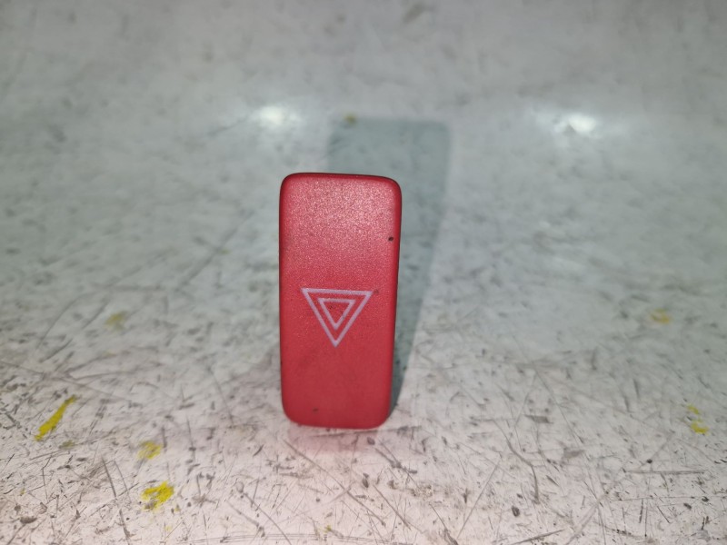 Recambio de botonera emergencia para toyota auris (_e15_) 1.4 d-4d (nde150_) referencia OEM IAM 8433202131  