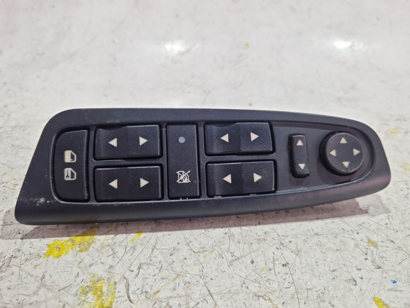 Recambio de mando elevalunas delantero izquierdo para fiat stilo (192_) 1.9 jtd referencia OEM IAM B569  