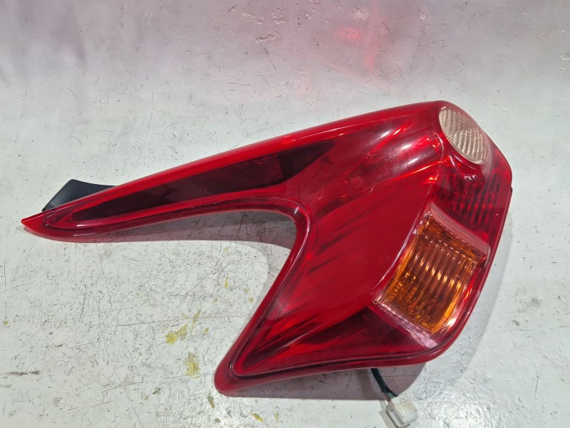 Recambio de piloto trasero izquierdo para nissan juke (f15) 1.5 dci referencia OEM IAM 010200  