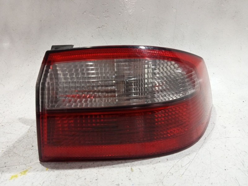 Recambio de piloto trasero derecho para renault laguna ii (bg0/1_) 1.9 dci (bg0e) referencia OEM IAM 8200002474  