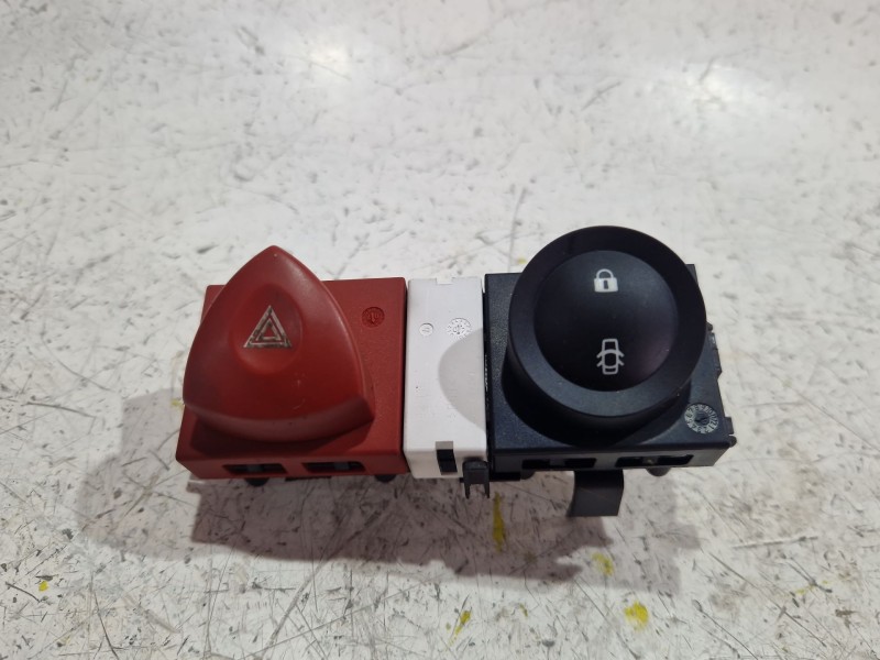 Recambio de boton emergencia para renault megane ii (bm0/1_, cm0/1_) 1.5 dci referencia OEM IAM 8200407415  