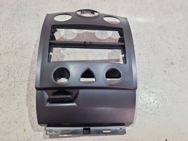 Recambio de consola central para renault megane ii (bm0/1_, cm0/1_) 1.5 dci referencia OEM IAM 8200125077  