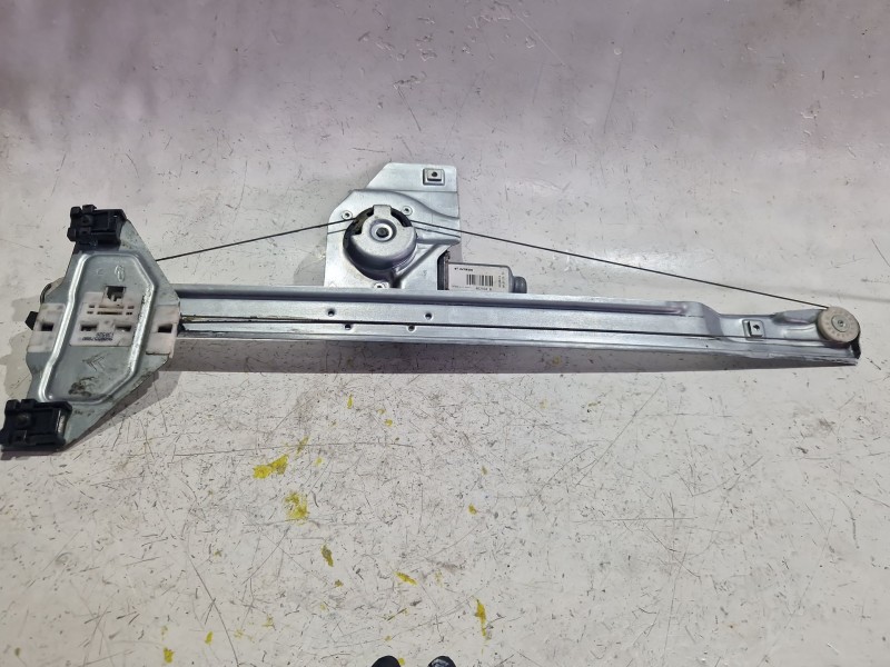 Recambio de mecanismo elevalunas delantero derecho para peugeot partner tepee 1.6 hdi / bluehdi 75 referencia OEM IAM 402104B  
