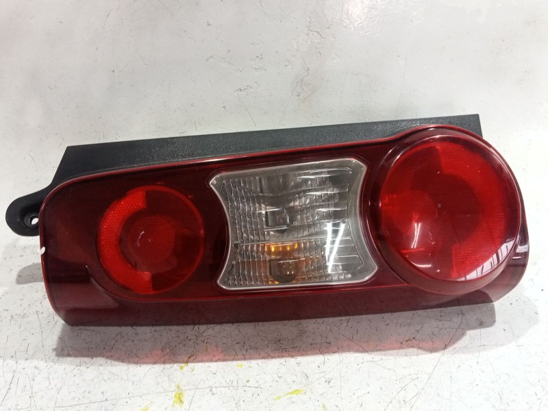 Recambio de piloto trasero izquierdo para peugeot partner tepee 1.6 hdi / bluehdi 75 referencia OEM IAM 9677205580  