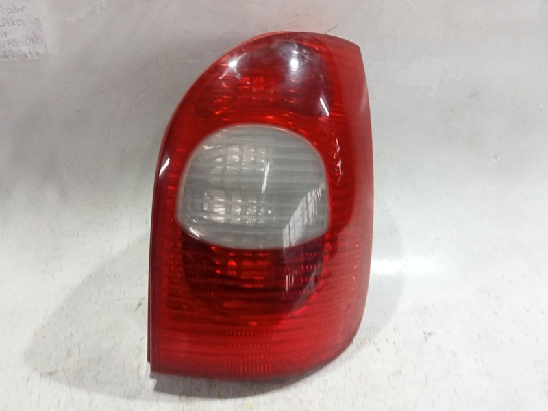 Recambio de piloto trasero derecho para citroën xsara picasso (n68) 2.0 hdi referencia OEM IAM 03040  