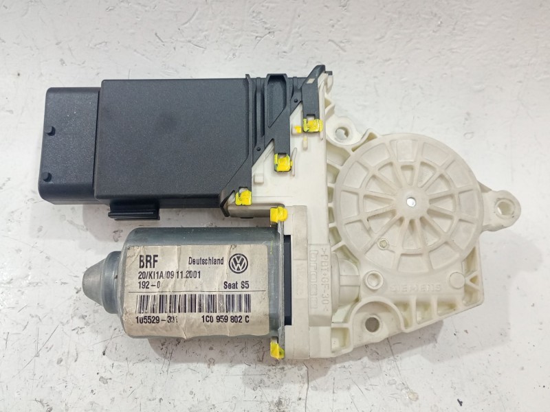 Recambio de motor elevalunas delantero derecho para seat leon (1m1) 1.9 tdi referencia OEM IAM 9776105413301  