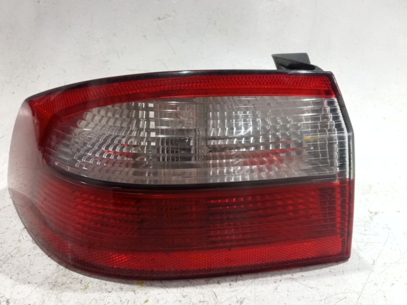 Recambio de piloto trasero izquierdo para renault laguna ii (bg0/1_) 1.9 dci (bg0e) referencia OEM IAM 23550102  