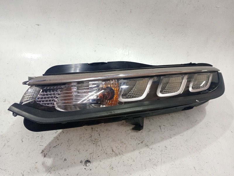Recambio de piloto delantero izquierdo para citroën c3 iii (sx) 1.2 puretech 82 referencia OEM IAM 9833480680  