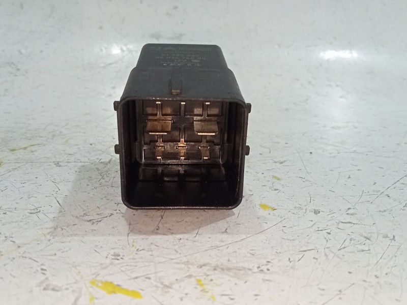 Recambio de caja reles / fusibles para peugeot partner tepee 1.6 hdi / bluehdi 75 referencia OEM IAM 9802424080  