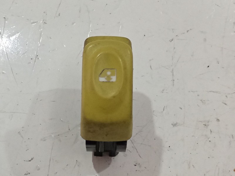 Recambio de mando elevalunas para renault twingo i (c06_) 1.2 (c067) referencia OEM IAM B9067  