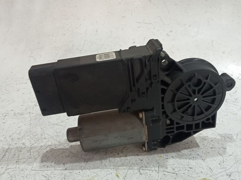 Recambio de motor elevalunas delantero derecho para volkswagen golf iv variant (1j5) 1.6 referencia OEM IAM 101434203  