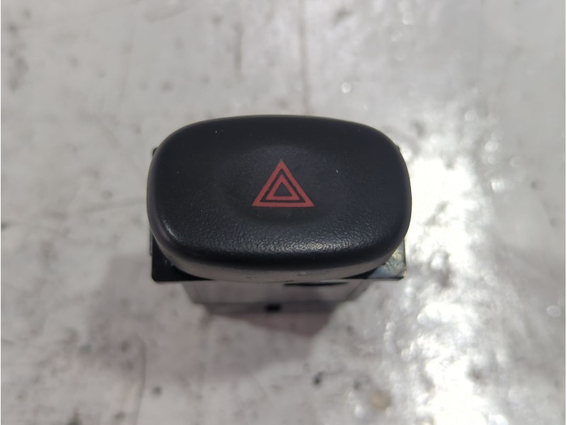 Recambio de boton emergencia para hyundai accent i (x-3) 1.3 i 12v referencia OEM IAM 93790  