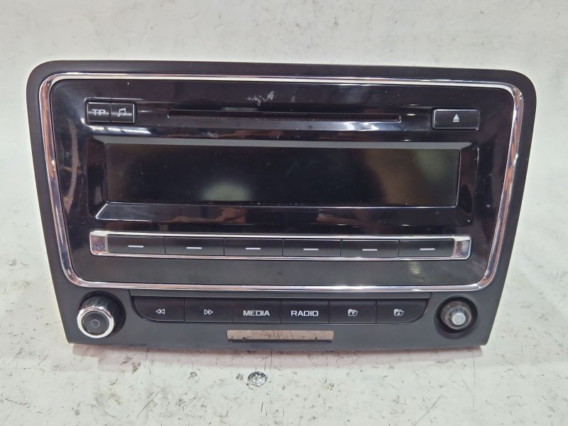 Recambio de sistema audio / radio cd para skoda superb ii (3t4) 2.0 tdi referencia OEM IAM 3T0035186  