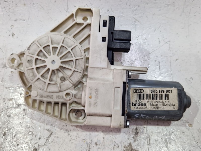 Recambio de motor elevalunas delantero derecho para skoda superb ii (3t4) 2.0 tdi referencia OEM IAM 8K0959801  